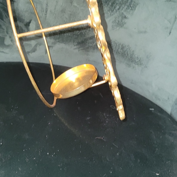 One Gold Shell Style Sconce - Picture 2 of 5
